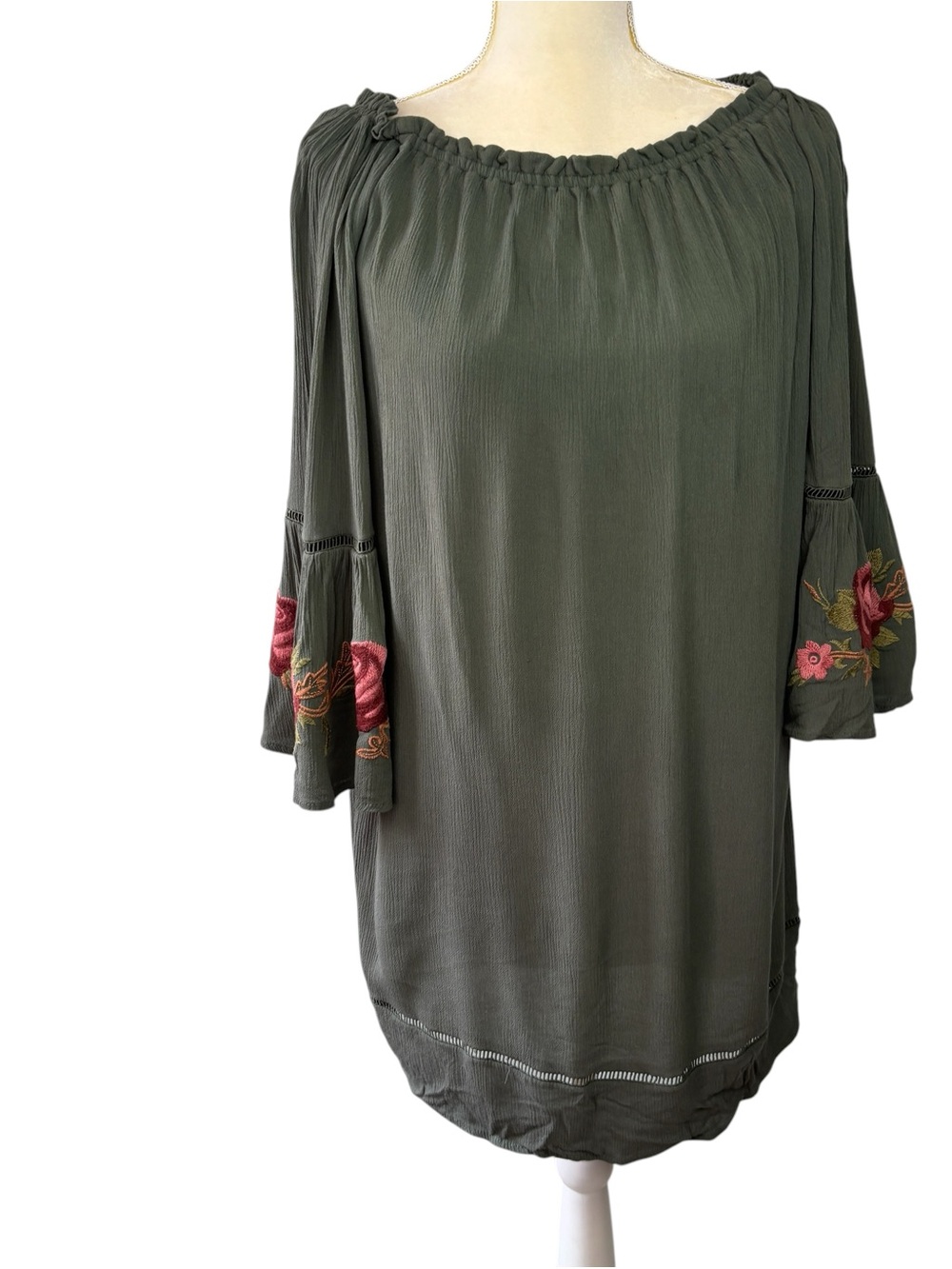 Knox Rose peasant dress, size Small, embroidered, midi, boho, on or off shoulder